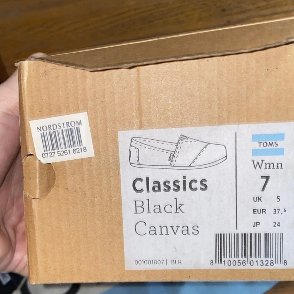 Toms stylish black